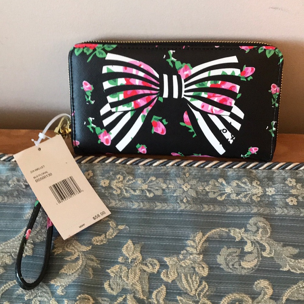 BETSEY JOHNSON WALLET/WRISTLET RETAIL 58.00 NWT - Picture 6 of 8